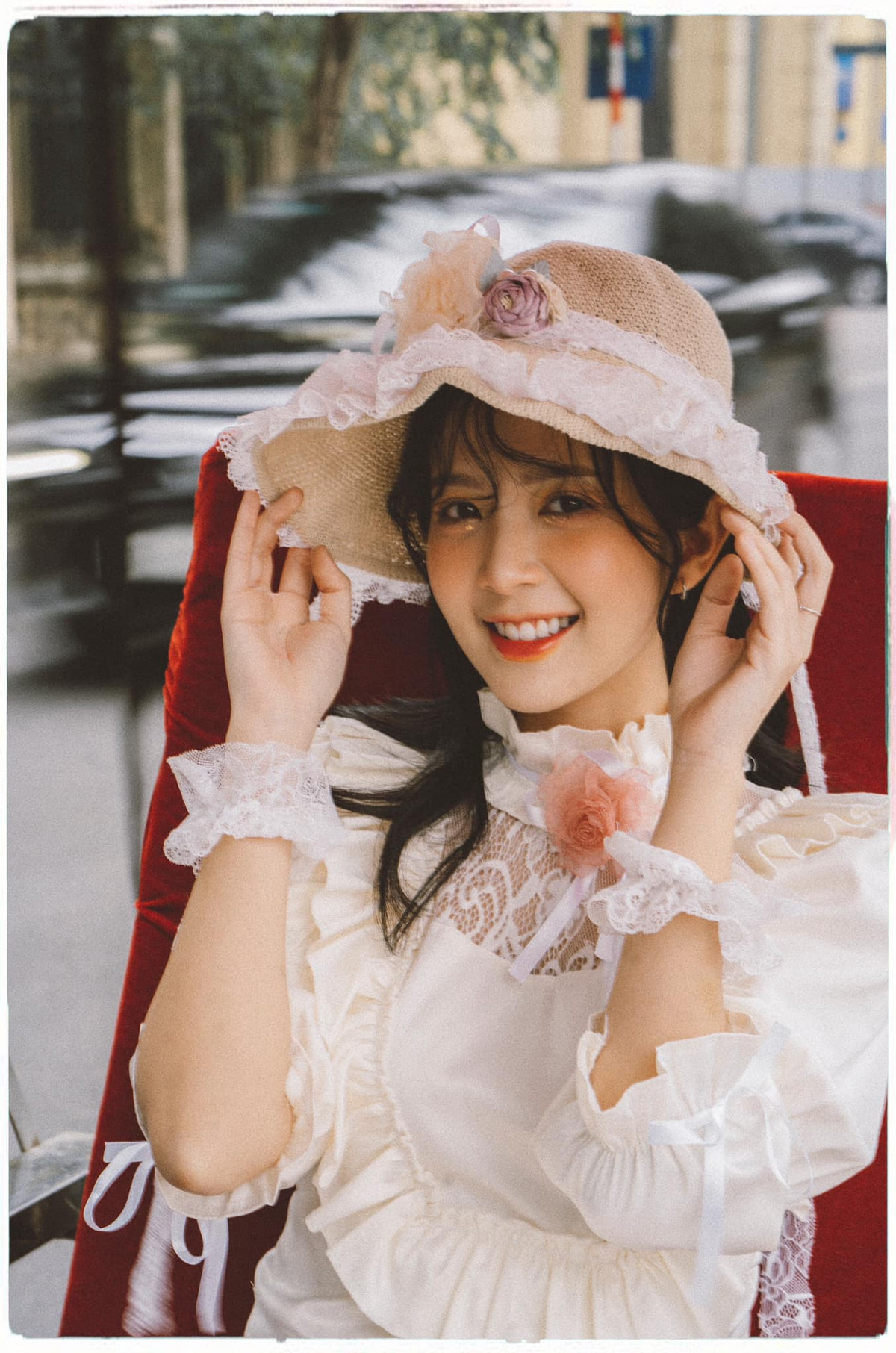 Dù sắp bước sang tuổi 26 nhưng Nguyễn Hoàng Ngọc Huyền sở hữu gương mặt trẻ hơn tuổi.