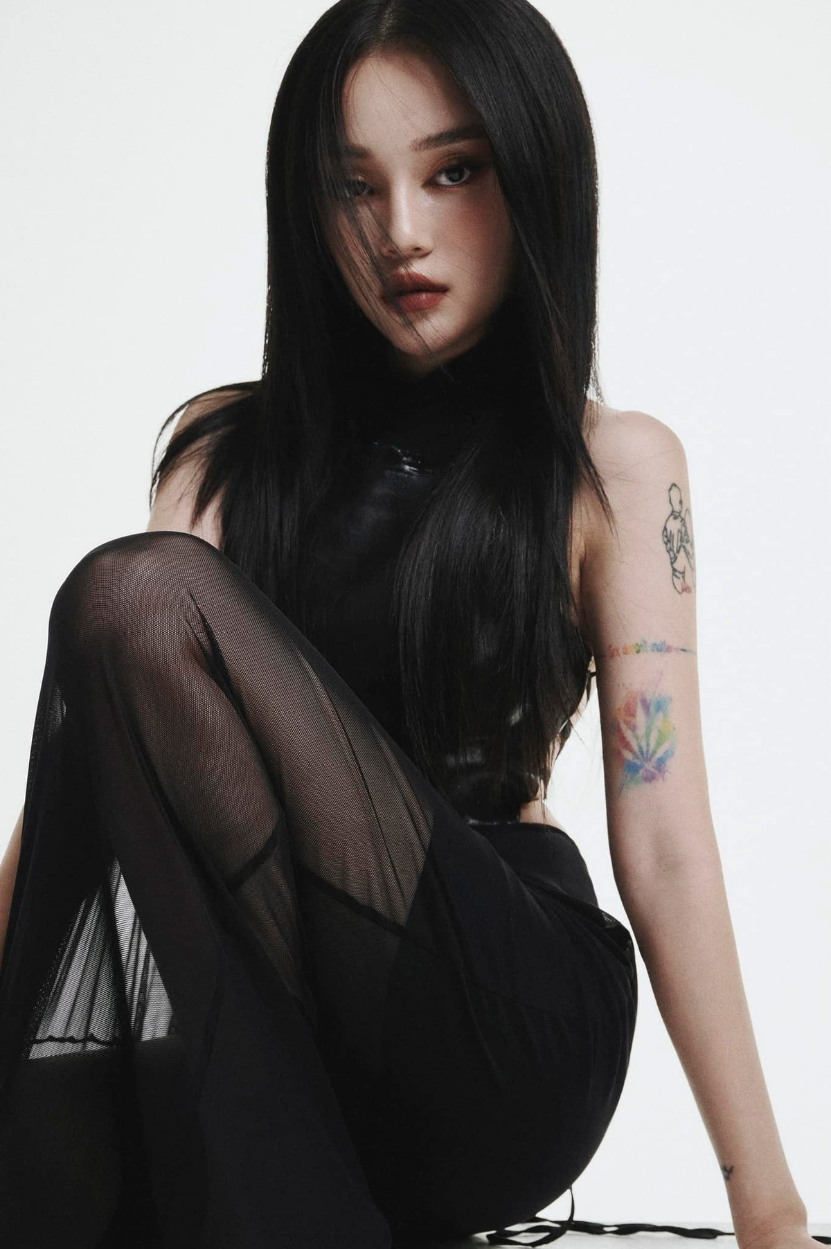 Mới đây cô nàng khoe mới bổ sung thêm hình xăm mới trong bộ sưu tập hình xăm của mình, nhìn qua đã thấy cực kỳ ấn tượng và bắt mắt.