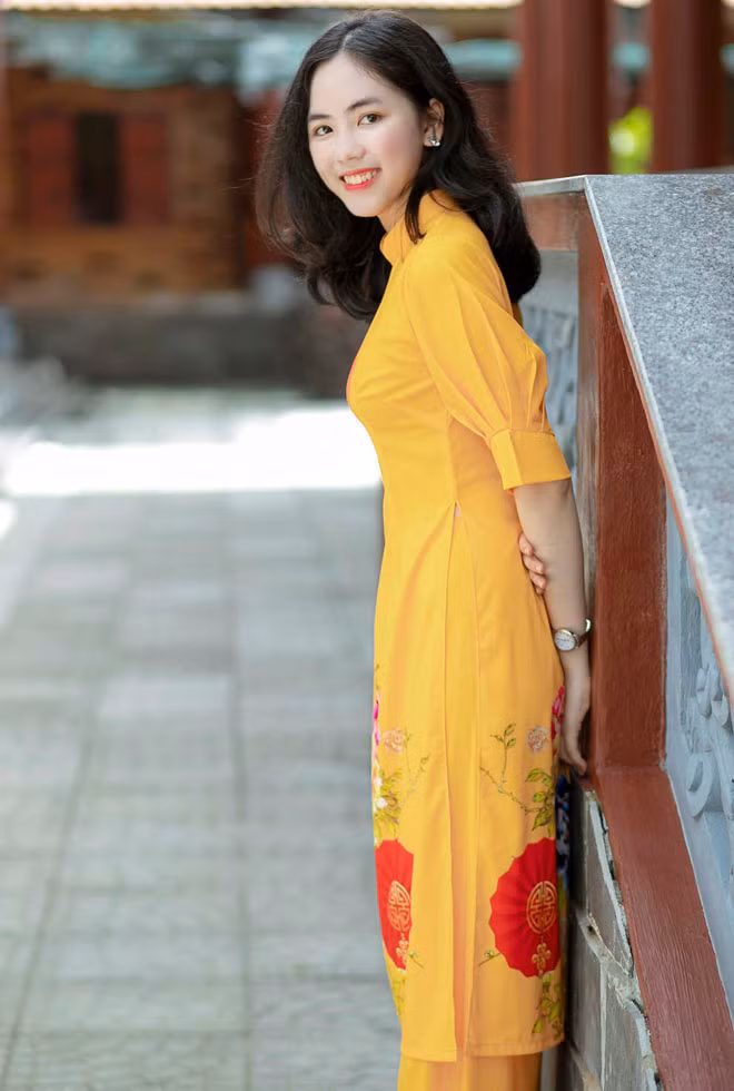 Hồng Lam được khán giả Olympia gọi với biệt danh: “Hot girl Olympia”, “Hoa khôi Olympia”.