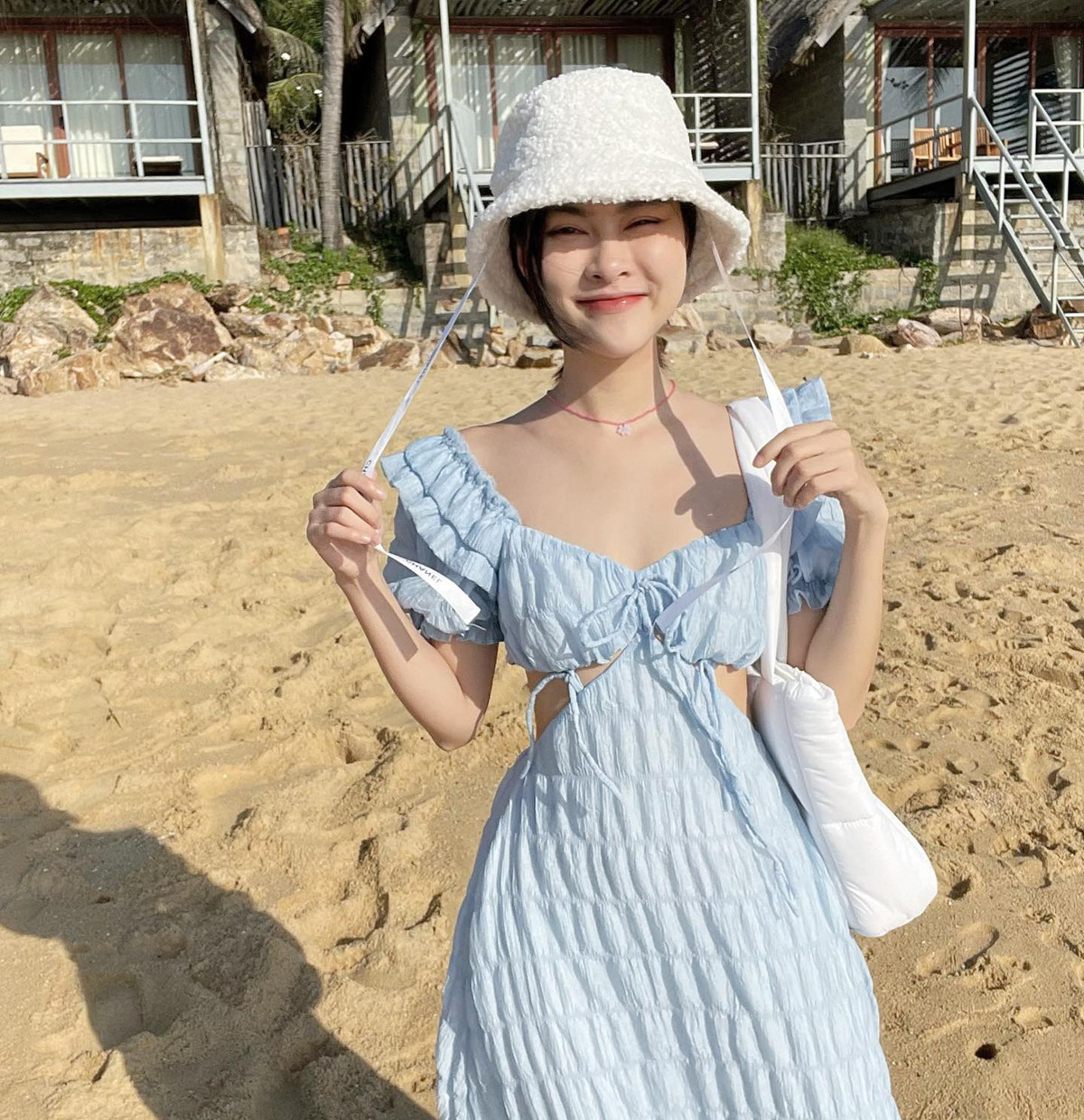 Vòng Đình Tiểu Thảo, sinh năm 1998 đến từ Đà Nẵng là hot girl mới nổi gần đây nhờ sở hữu cái tên lạ.