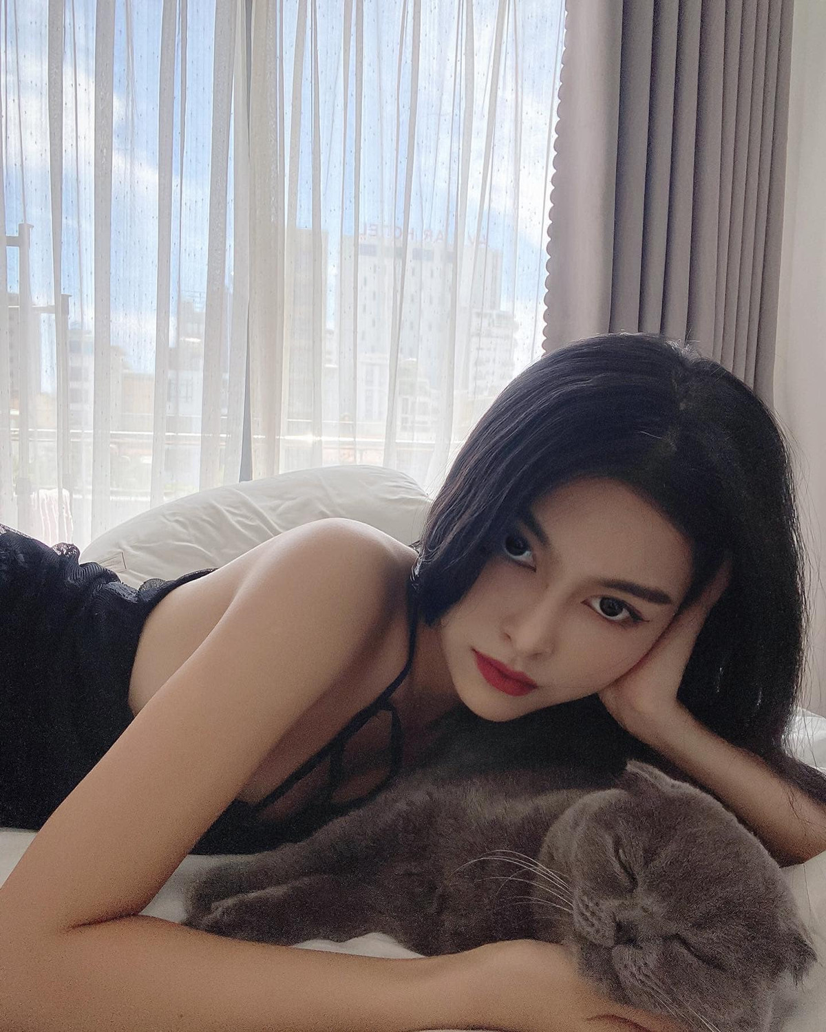 Tiểu Thảo hiện tại là một KOL, mẫu ảnh tự do. Dịch COVID-19 khiến công việc của Tiểu Thảo bị ảnh hưởng rất nhiều.