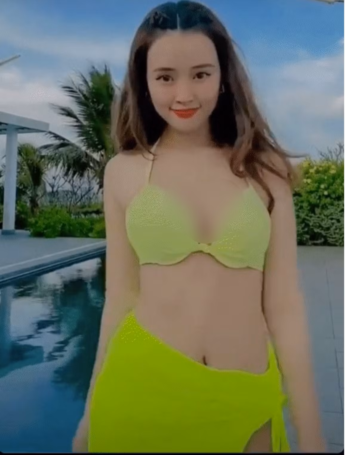 Nụ cười ngọt ngào, nhẹ nhàng của Midu cũng đốn tim netizen không kém cạnh gì vóc dáng nuột nà này.