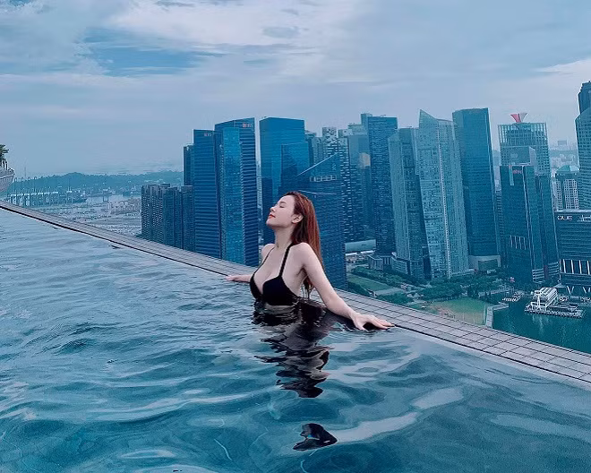 Nhắc tới Midu người ta dễ dàng nhớ ngay đến phong cách ngọt ngào, kín đáo của người đẹp sinh năm 1989.