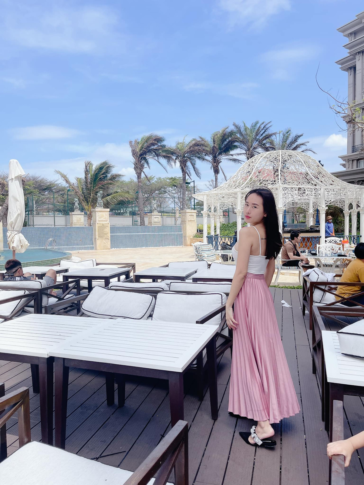 Năm 2019, người đẹp ghi danh tại cuộc thi Hoa hậu Áo dài Doanh nhân và đoạt luôn ngôi vị Hoa hậu.