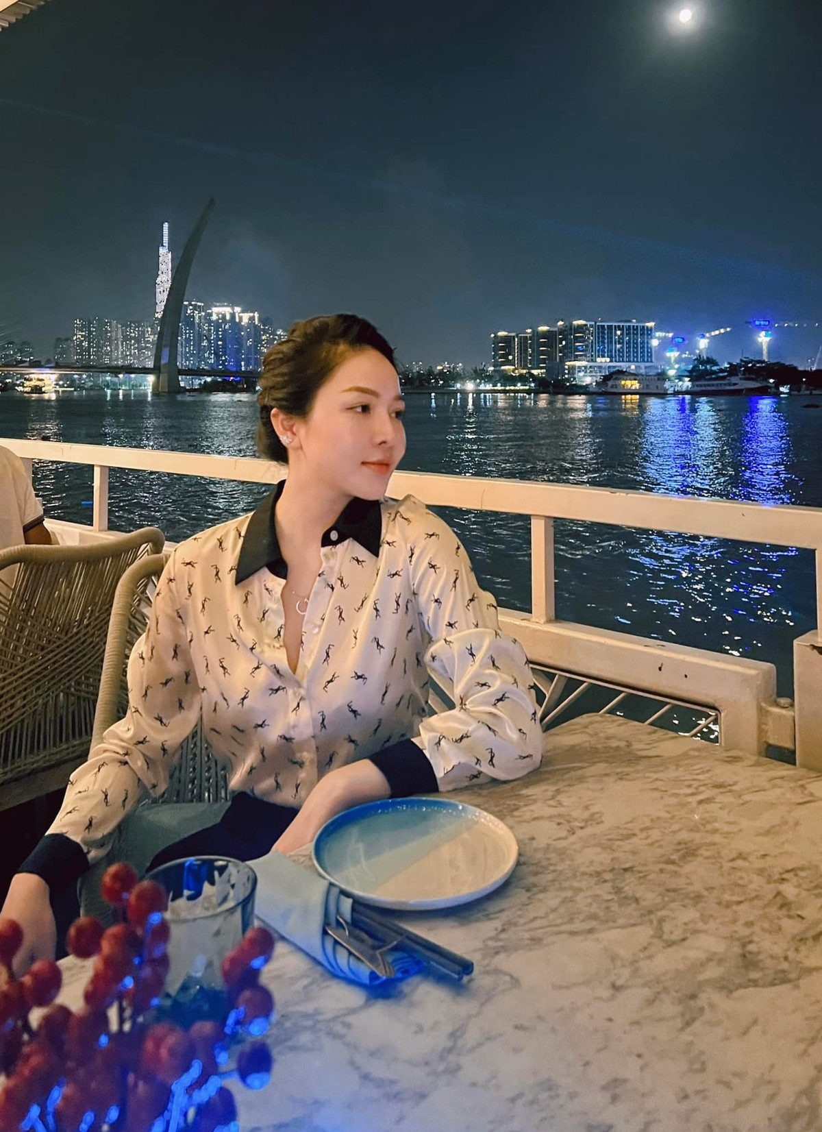 Hình ảnh của hot girl Trâm Anh nổi trên mạng xã hội từ cách đây vài năm và đến nay vẫn được chia sẻ rầm rộ.