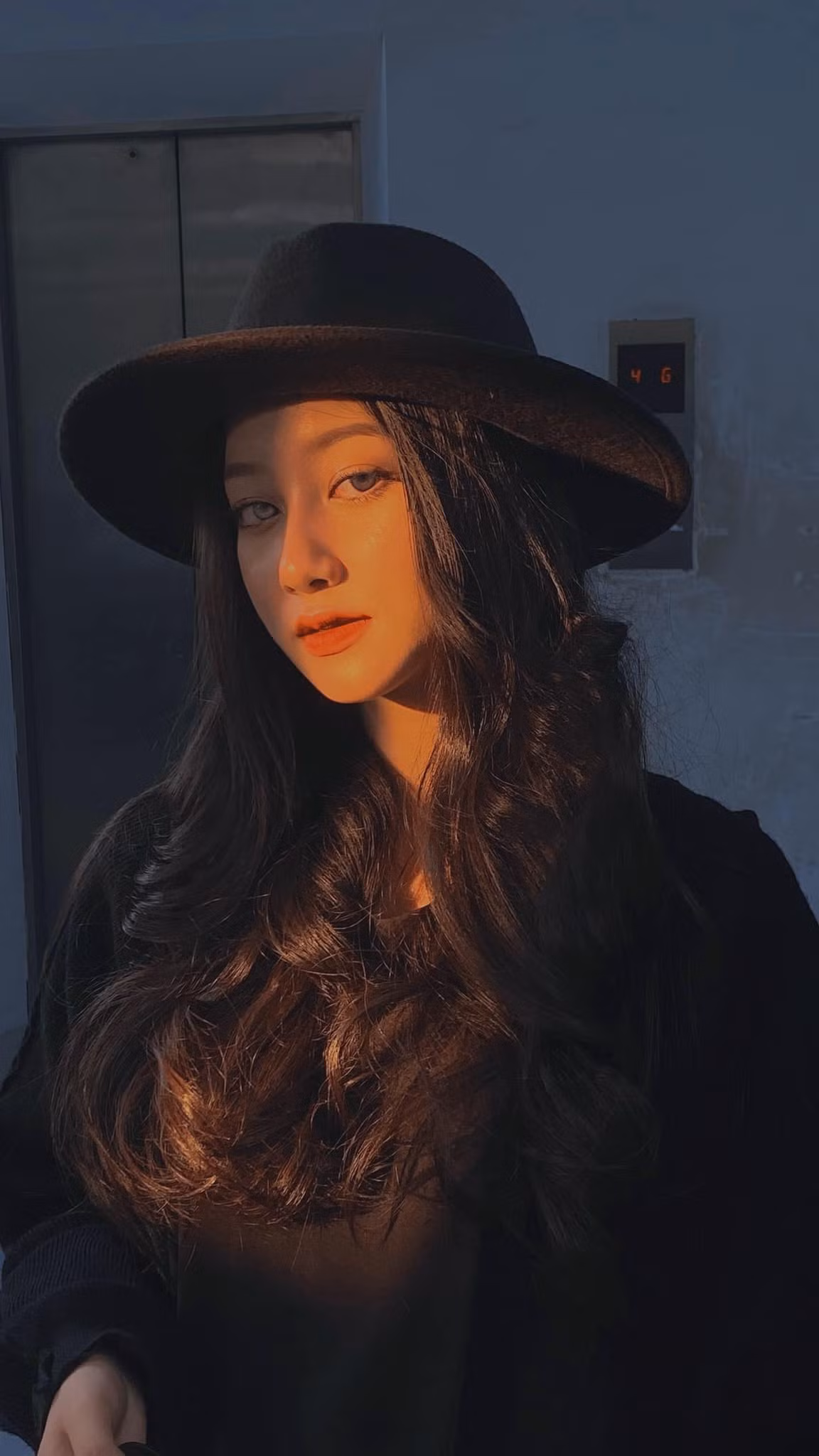 Ngoài thời gian học, hot girl 2K cũng đang là mẫu ảnh tự do. Là sinh viên nên Mai biết cách sắp xếp thời gian để cân bằng giữa việc học và công việc ngoài lề.