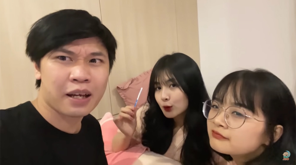 Mặc dù đây chỉ là một trò đùa cả nhóm bạn bày ra thế nhưng sau khi chia sẻ, đoạn video đã bị cộng đồng mạng phản ứng dữ dội.