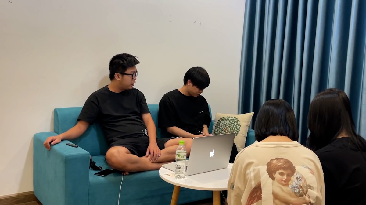 Trước đó, Gấm Kami đã nhiều lần khiến netizen chỉ trích vì những video với nội dung nhạy cảm khác, phải kể đến là sự xuất hiện của cô nàng trong video thanh niên làm 2 nữ streamer có bầu.