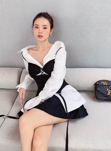 Đến đây, nhiều cư dân mạng bày tỏ choáng váng bởi chưa chốt được lô nào mà hot girl Sài thành đã bán hết sạch rồi.