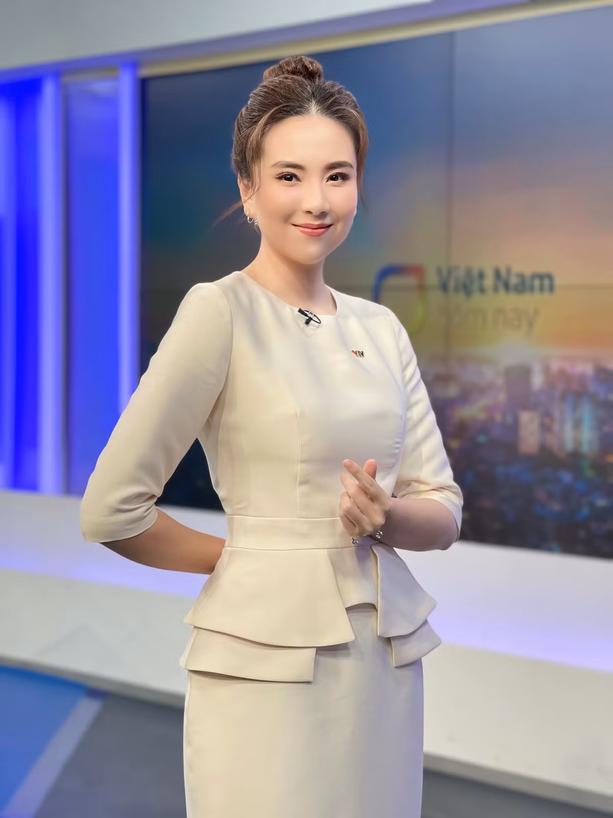 Chụp ảnh cùng mẹ, “MC đẹp nhất VTV” hoàn toàn lép vế Chup anh cung me, “MC dep nhat VTV” hoan toan lep ve