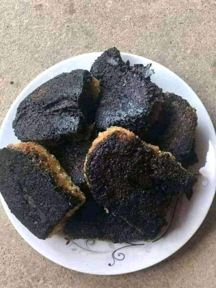 Bên cạnh nấu ăn thành sống, nhiều chị em không khéo léo lại cho ra đời loạt thảm họa nấu ăn khác mang tên "khét lẹt".