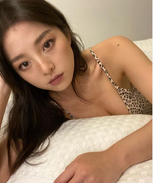 Được biết, để có vóc dáng hiện tại, Chen Zi đã dành nhiều thời gian trong việc làm đẹp, tập thể dục để giữ dáng.