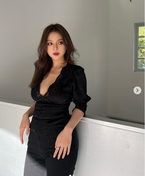 Gương mặt xinh đẹp, cũng như vóc dáng gợi cảm, Chen Zi càng trở thành nữ thần trong mắt của nhiều người.