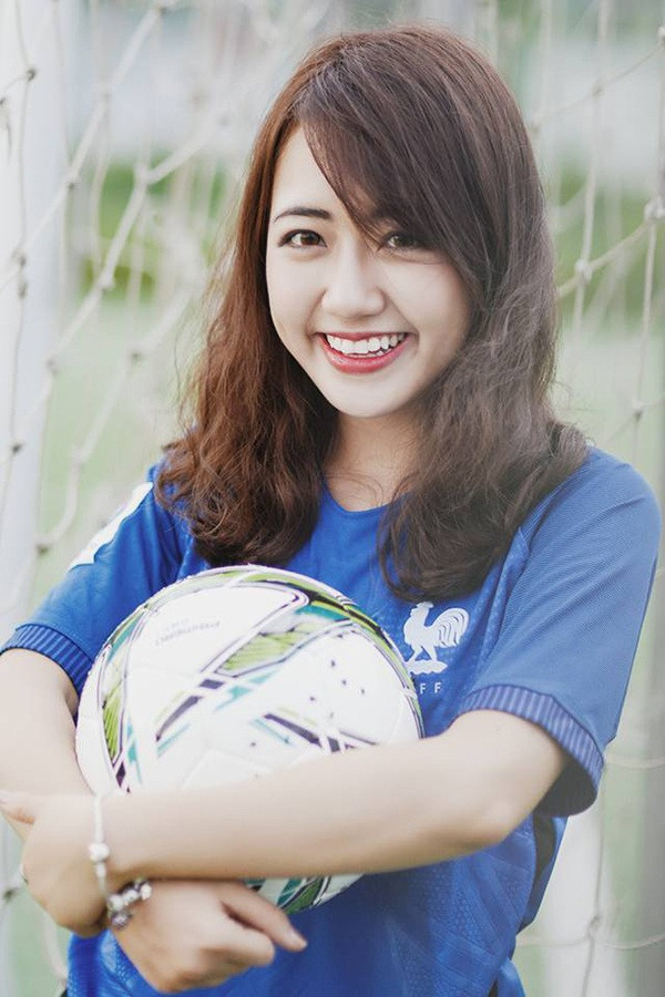 Đang có danh tiếng trong nước là vậy nhưng gái xinh Vũ Quỳnh Anh không đặt nặng. Cô gác lại niềm vui được săn đón mọi nơi để đi du học Mỹ khi mới bước sang tuổi 16.