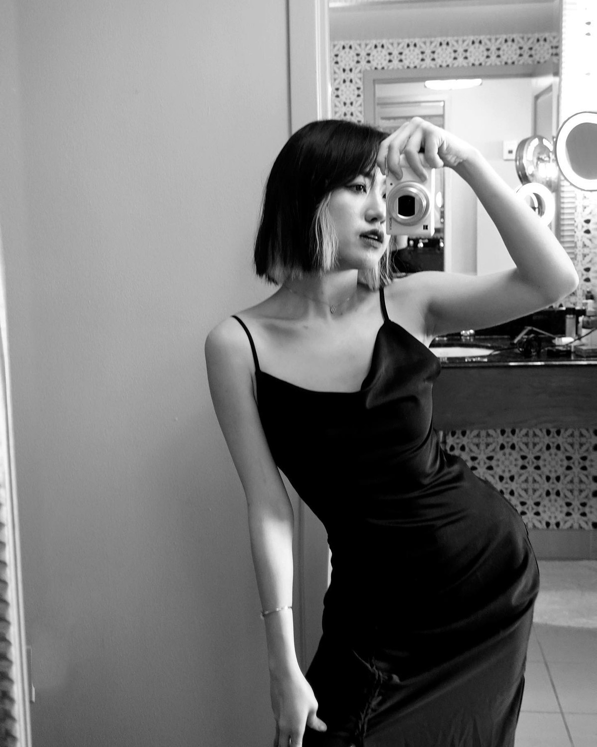 Thời điểm hiện tại, Quỳnh Anh đã gây dựng thành công trang Instagram chuyên review mỹ phẩm và tips làm đẹp, nhận được sự quan tâm và ủng hộ của đông đảo netizen.