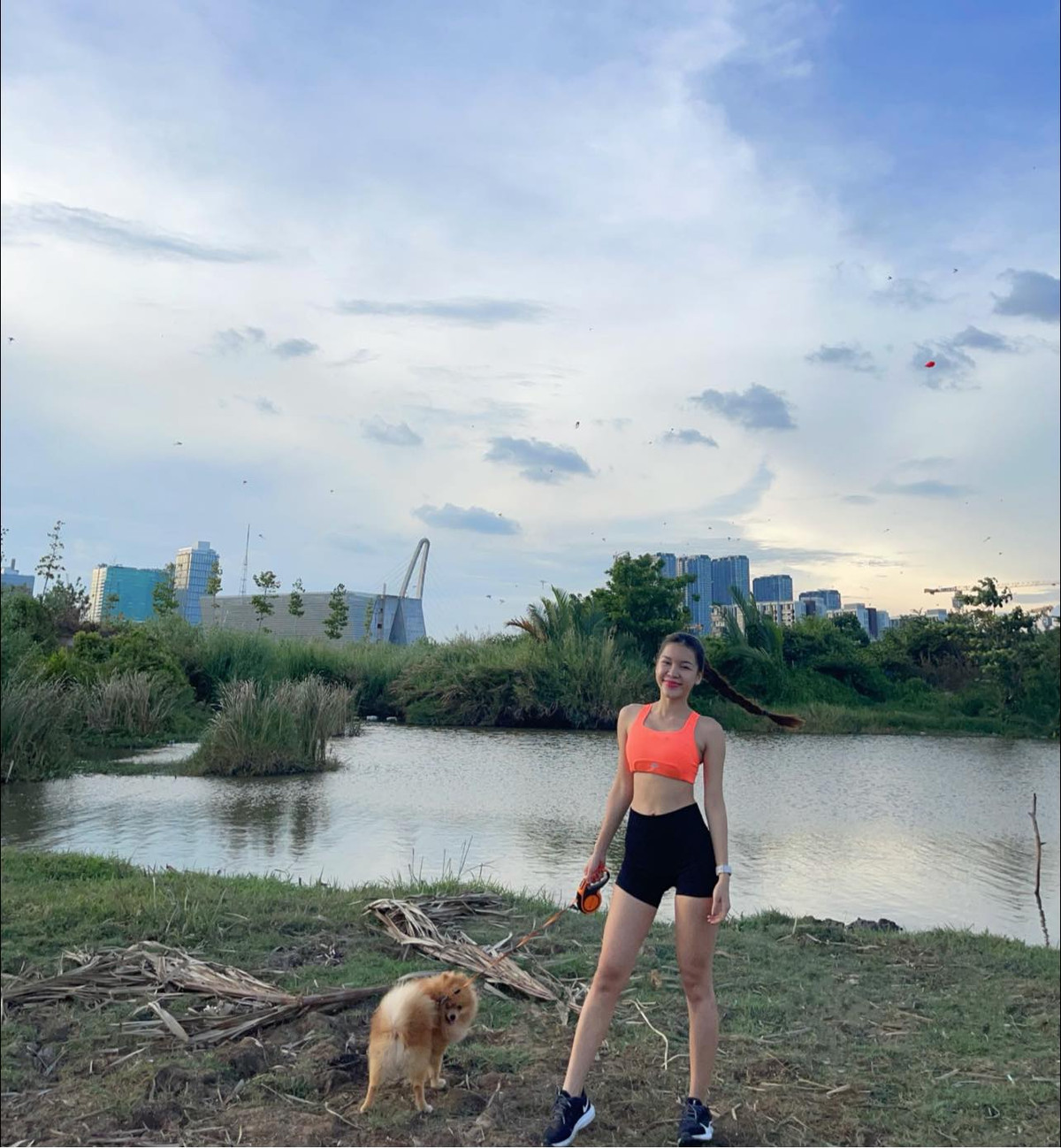 Bạn gái Đặng Văn Lâm cũng nổi tiếng là mỹ nhân có niềm đam mê tập gym, có chế độ tập luyện vô cùng khắt khe và hiện là 1 HLV thể hình.