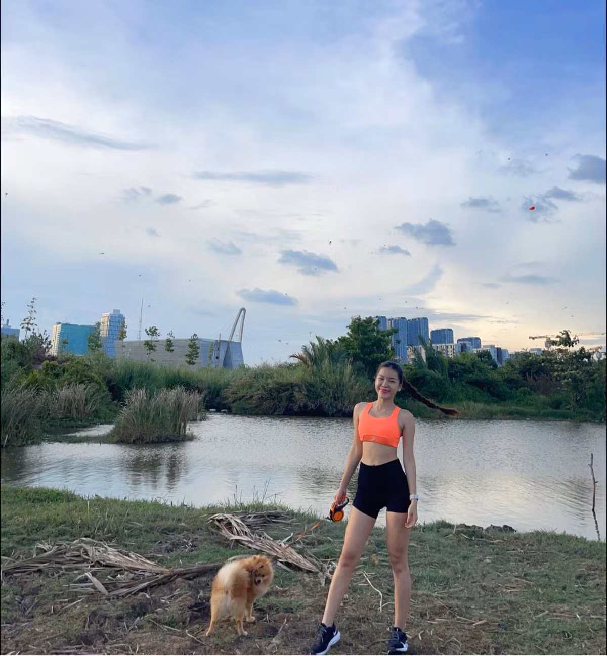 Bạn gái Đặng Văn Lâm cũng nổi tiếng là mỹ nhân có niềm đam mê tập gym, có chế độ tập luyện vô cùng khắt khe và hiện là 1 HLV thể hình.