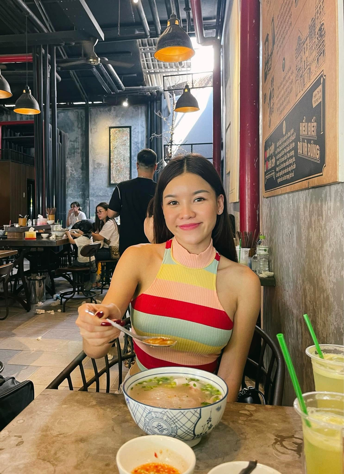 Vóc dáng của bạn gái Đặng Văn Lâm được nhiều người ngưỡng mộ.