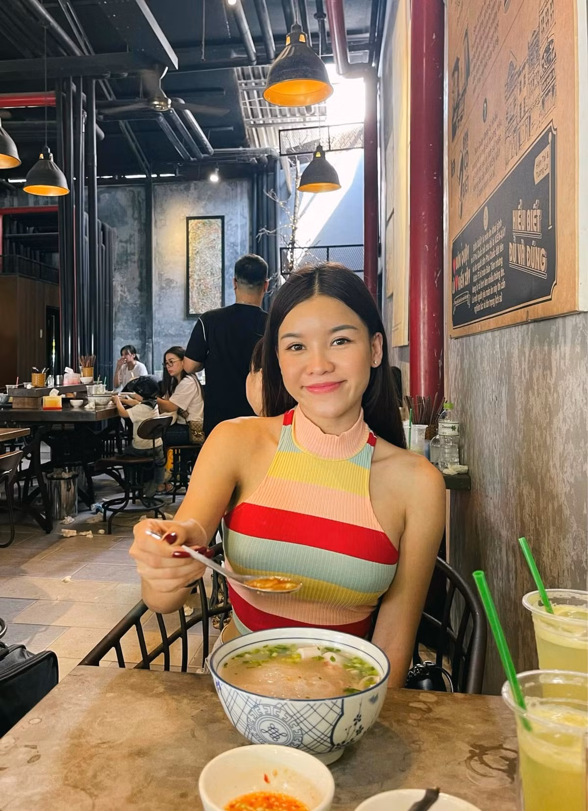 Vóc dáng của bạn gái Đặng Văn Lâm được nhiều người ngưỡng mộ.