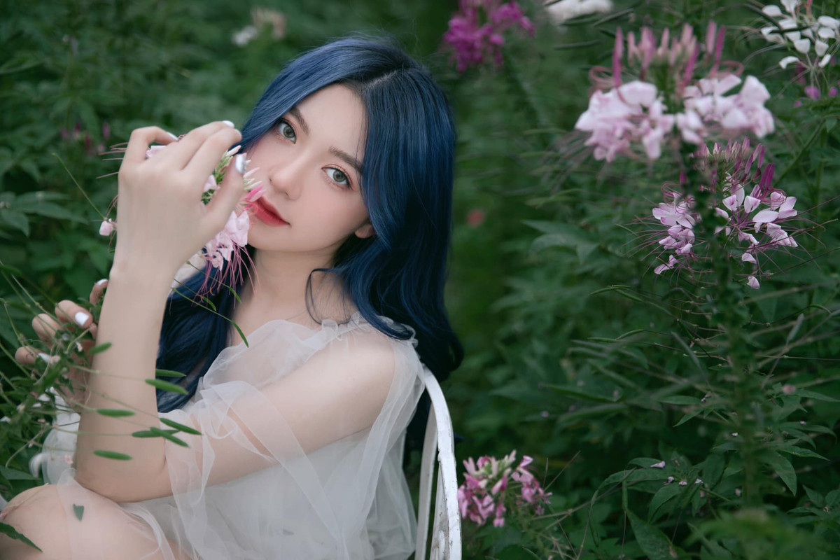 Cô gái đến từ Lạng Sơn này sở hữu làn da trắng mịn, gương mặt xinh đẹp với sống mũi cao, đôi mắt to tròn và miệng cười duyên dáng.