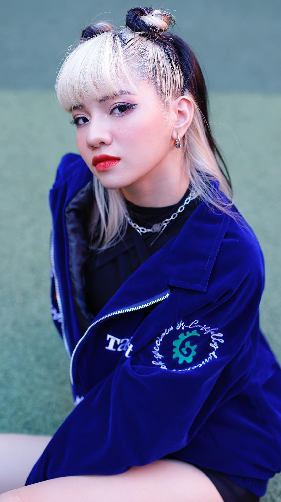 Gái xinh Rap Việt bị netizen dìm nhan sắc khi đóng MV mới Gai xinh Rap Viet bi netizen dim nhan sac khi dong MV moi