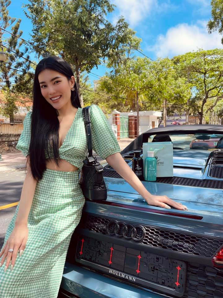 Cô không được chồng chiều chuộng bất chấp nhưng luôn được bao bọc, chở che và thể hiện tình yêu bằng những hành động cụ thể.