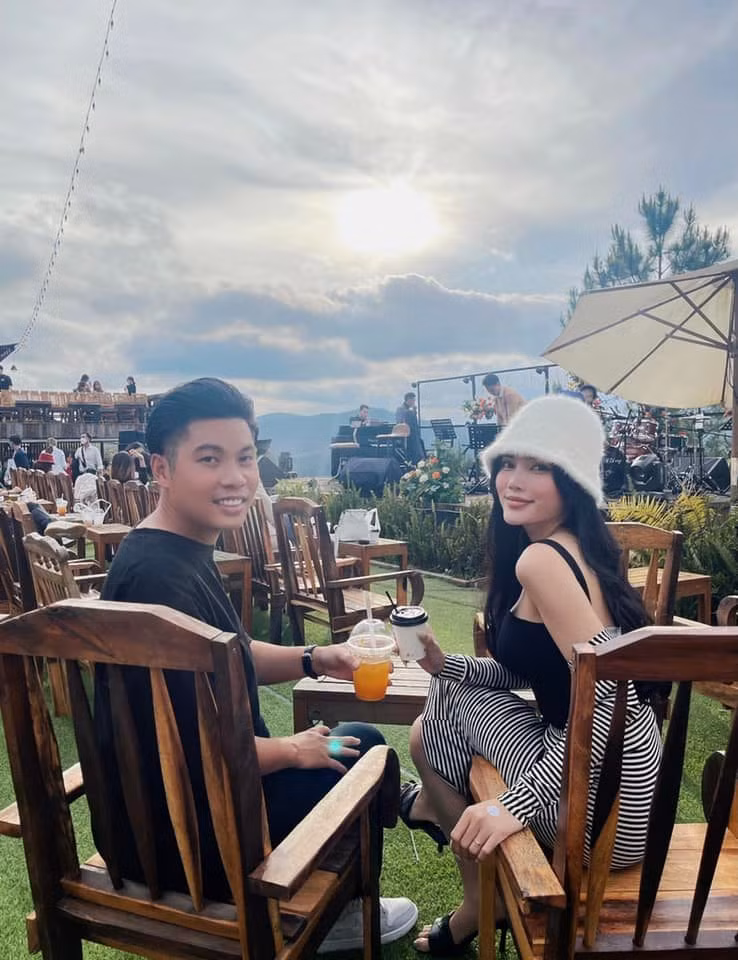 Phối Phối rất hài lòng và hạnh phúc với cuộc hôn nhân này. Cô rất vui vẻ và hạnh phúc, đặc biệt còn được cả chồng và nhà chồng cưng chiều. Ảnh: Tổng hợp