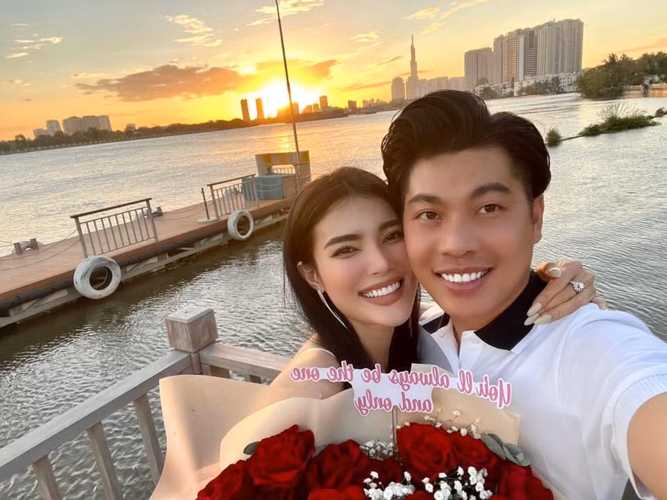 Dù đã có con nhỏ nhưng thỉnh thoảng cặp vợ chồng trẻ lại "trốn con" đi du lịch hâm nóng tình cảm.