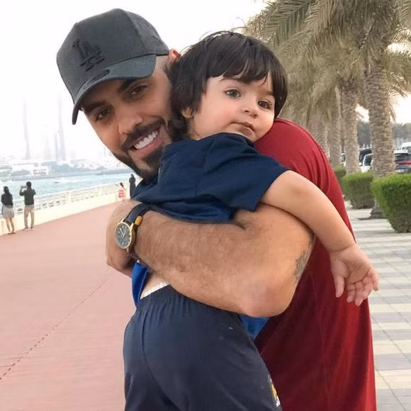 Hiện tại ở tuổi 32, anh đang có cuộc sống ổn định hạnh phúc bên cạnh vợ con.