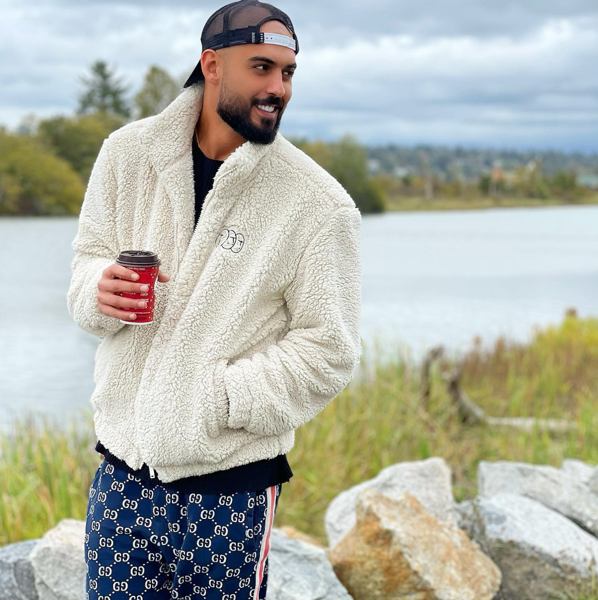 Dù vẫn thường xuyên cập nhật hình ảnh trên trang cá nhân, sự chú ý dân mạng dành cho anh chẳng còn được như hồi mới nổi tiếng. Ảnh: IGNV