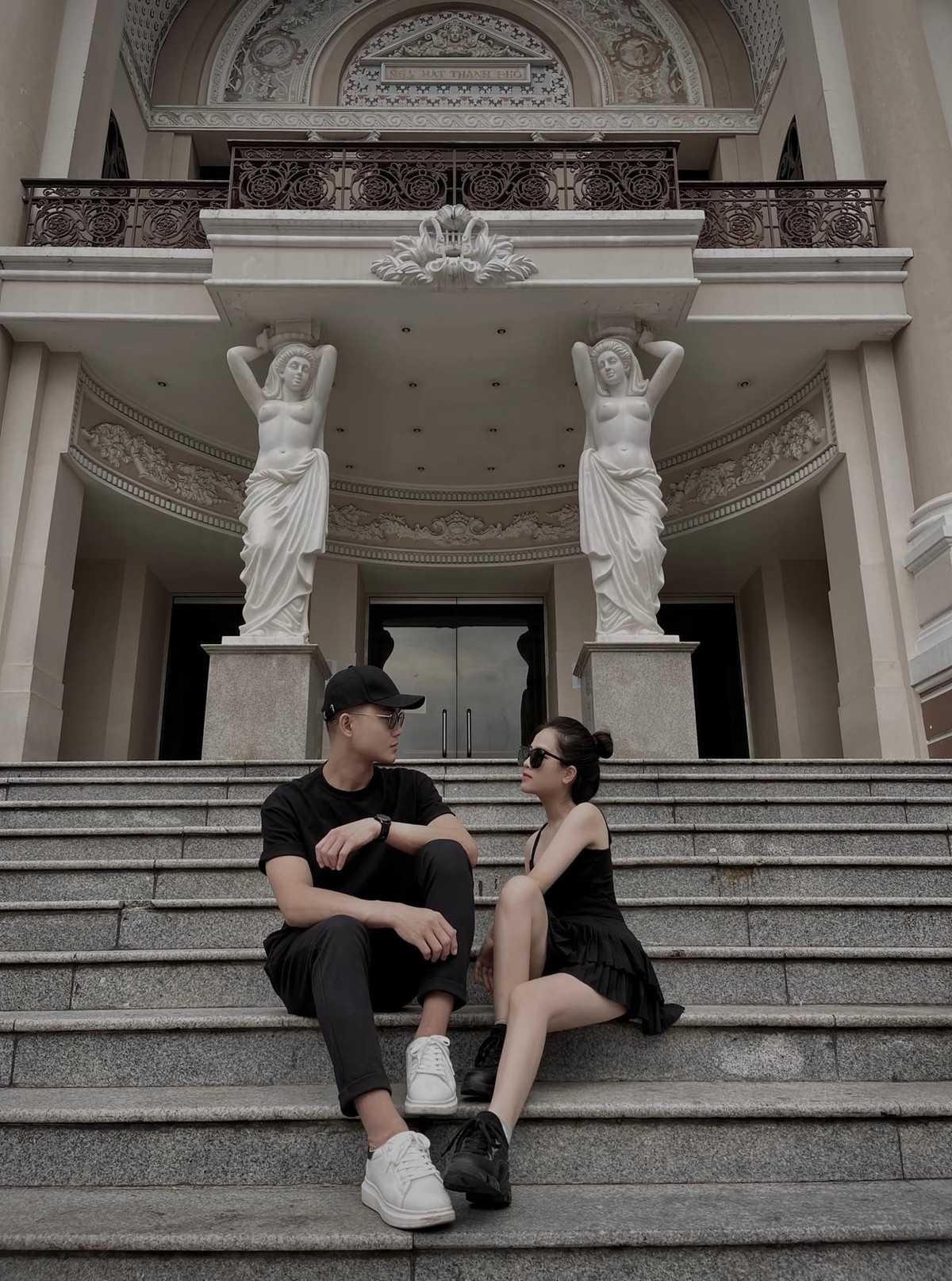 Thời gian đó, dù để lộ nhiều "hint" hẹn hò song Quang Hải chưa từng công khai cô gái này.