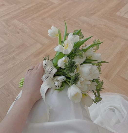 Trước đó, ngày 3/3, Thành Chung và Tố Uyên đã cùng đi chụp ảnh cưới. Cặp đôi quyết định tiến tới hôn nhân sau 4 năm yêu nhau.