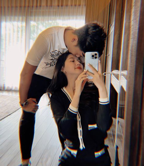 Trước khi cưới, Thành Chung và vợ đã xây xong căn nhà khang trang nằm trên mảnh đất sát nhà bố mẹ đẻ của Tố Uyên. Ảnh: Tổng hợp