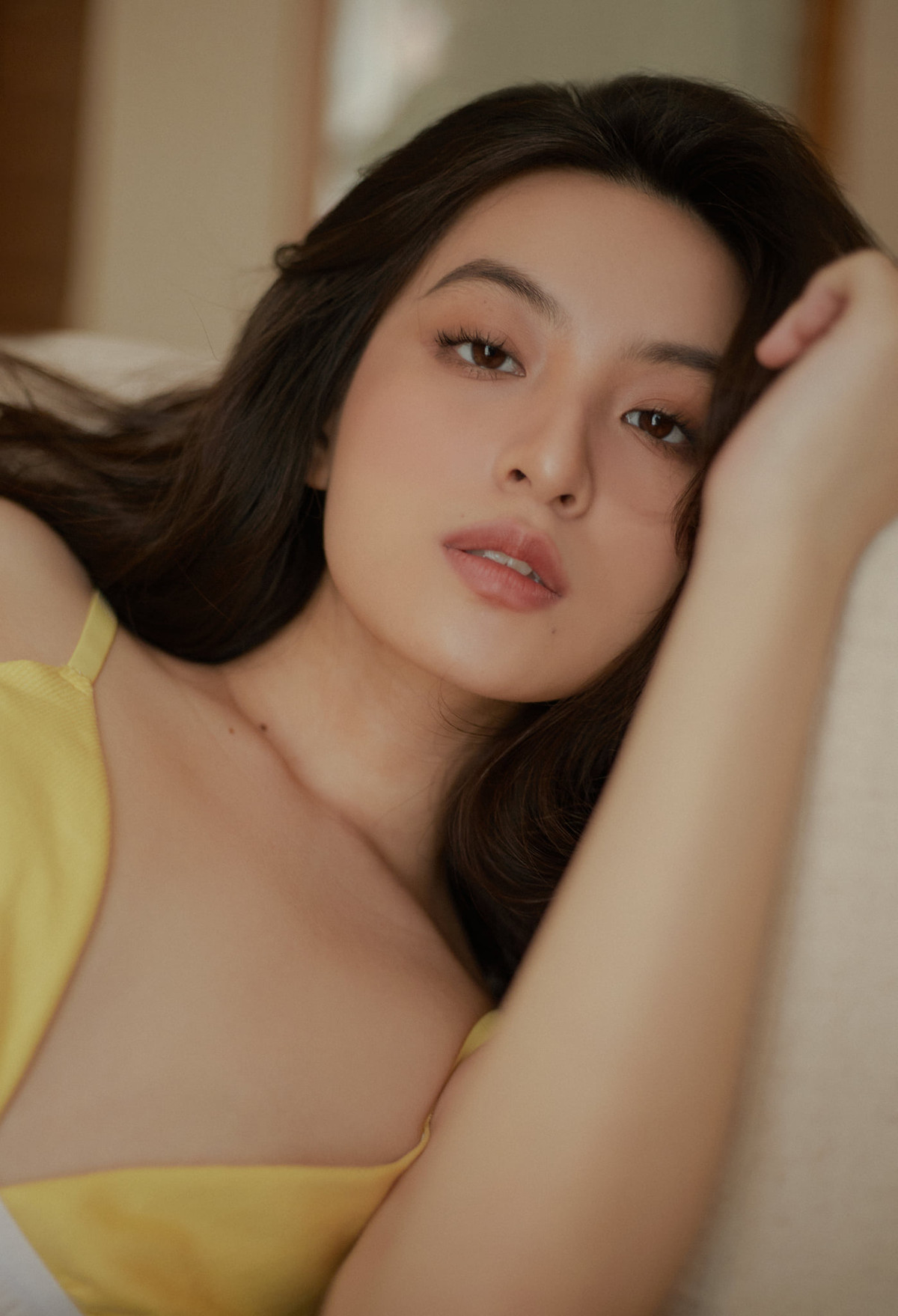 Mặc dù đẹp "lệch chuẩn" nhưng sự tự tin của hot girl Mắt Biếc chính là bí quyết giúp cô luôn đẹp trong mắt người đối diện.