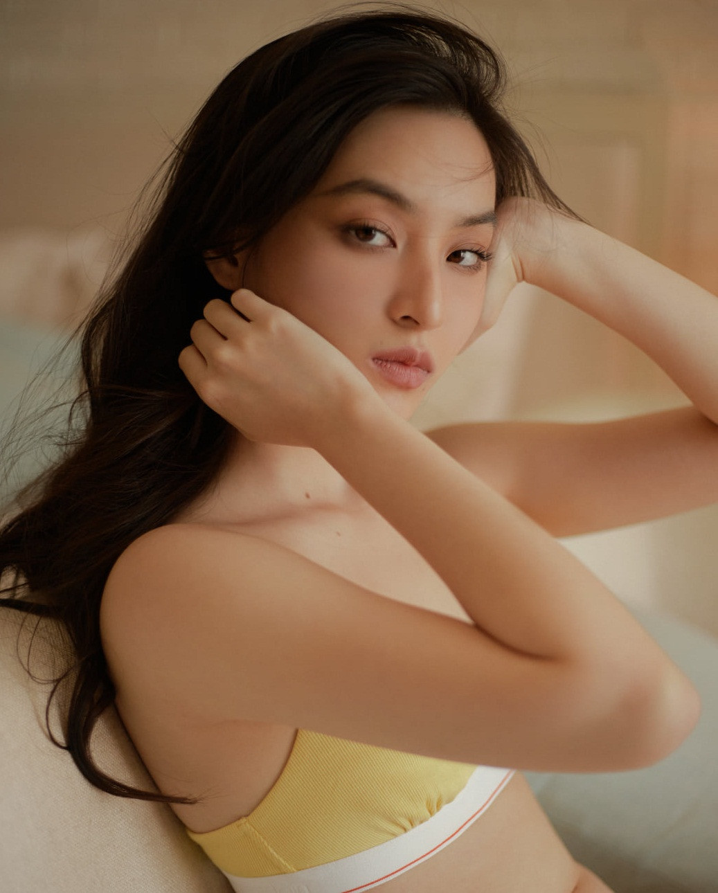 Tuy nhiên sau nhiều năm nổi tiếng, Thảo Tâm đã dần cho thấy sự trưởng thành từ cách makeup, gu thời trang đến phong cách, thần thái gợi cảm, hiện đại của riêng mình.