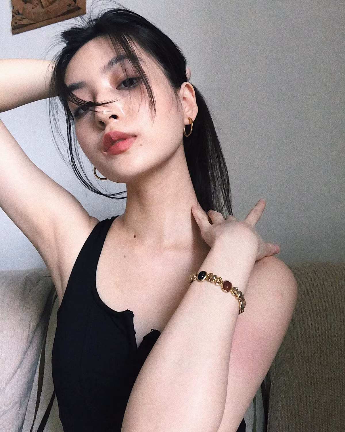 Nàng "hot girl IELTS 8.5" chủ yếu tham gia các hoạt động, dự án có liên quan đến tiếng Anh và giới trẻ, đồng thời làm mẫu lookbook cho các thương hiệu thời trang tại Sài Gòn.