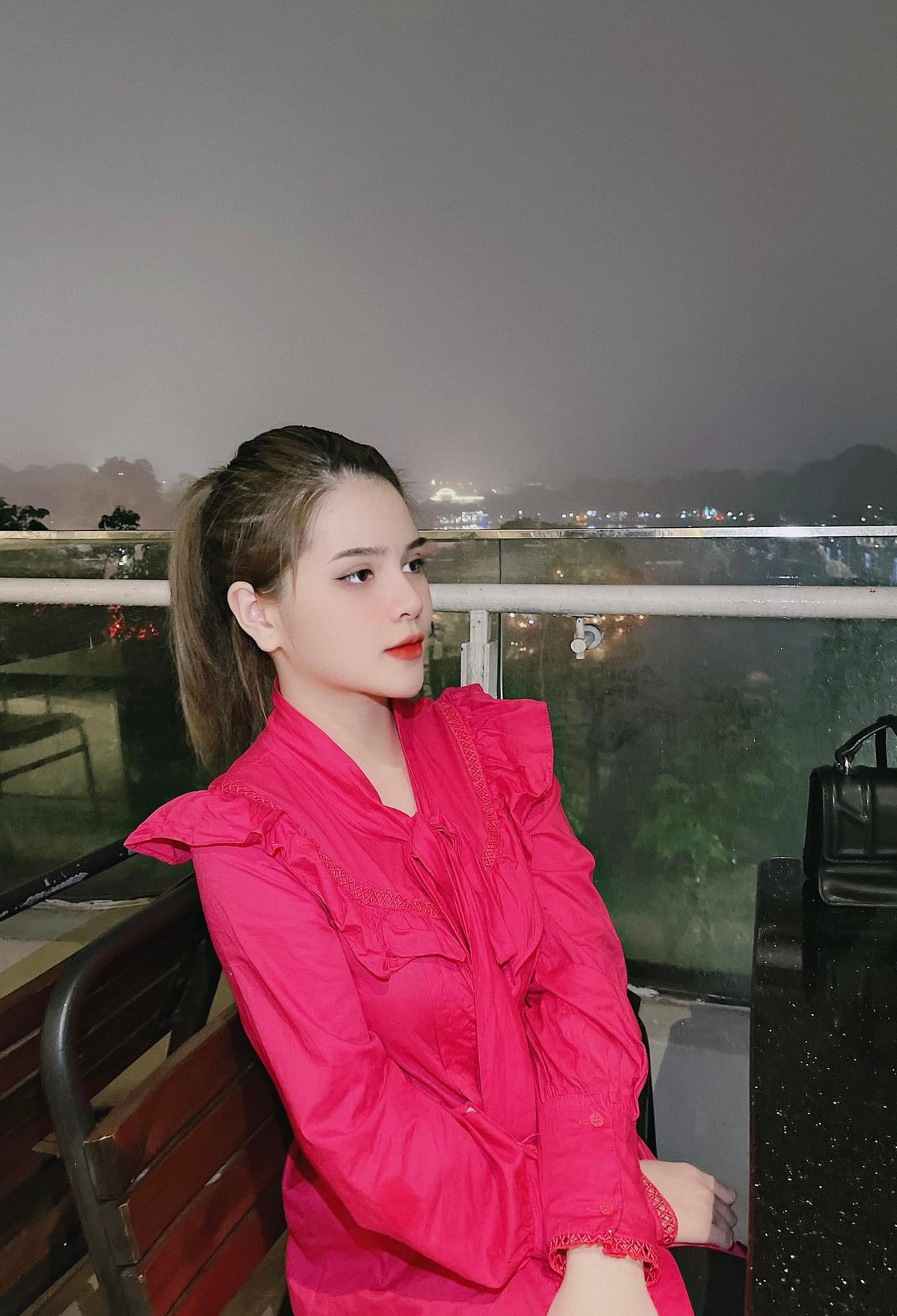 Từ một cô gái vừa mập, vừa lùn với chiều cao vỏn vẹn 1m49, Phương Hoa trở thành cô nàng xinh đẹp và cuốn hút không khác gì hot girl hiện nay.