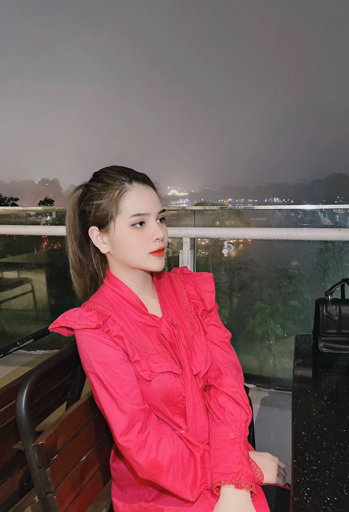 Từ một cô gái vừa mập, vừa lùn với chiều cao vỏn vẹn 1m49, Phương Hoa trở thành cô nàng xinh đẹp và cuốn hút không khác gì hot girl hiện nay.