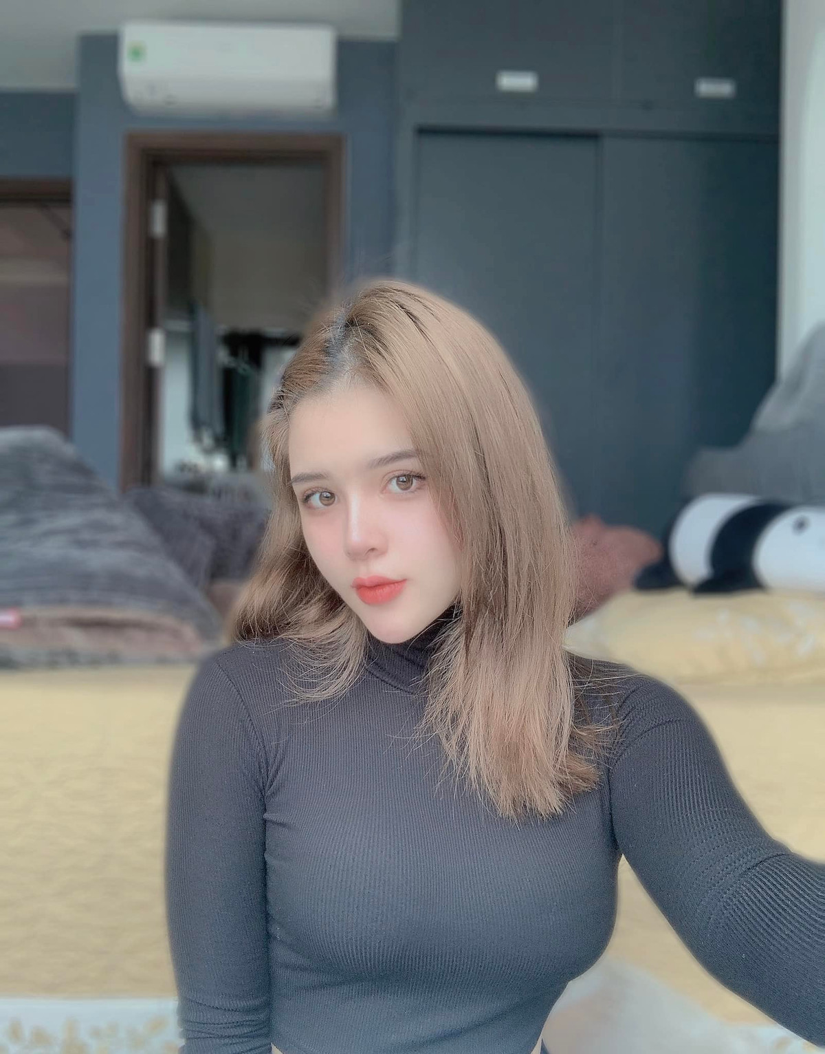 Sau 2 năm nổi tiếng với màn "dậy thì thành công", sắc vóc hiện tại của gái xinh này càng khiến nhiều người ngỡ ngàng hơn.