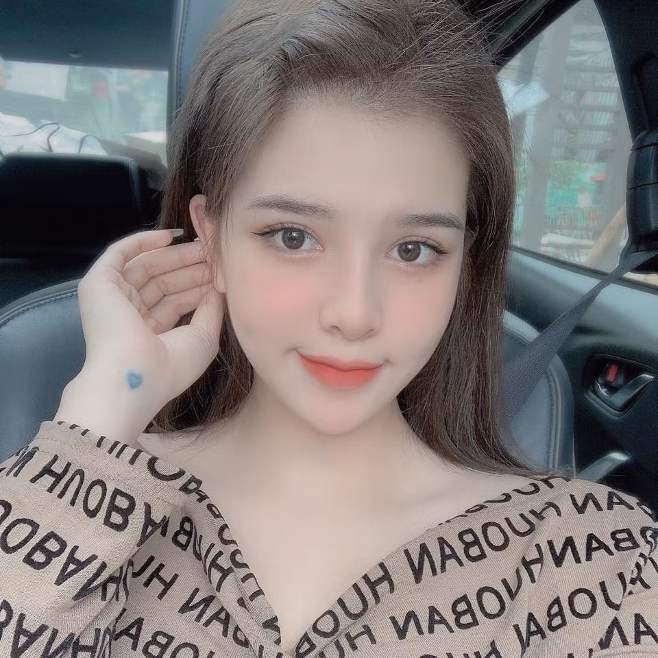 Phương Hoa cho hay, hiện tại, cô nhận được nhiều lời mời làm mẫu ảnh thời trang, mẫu make-up.