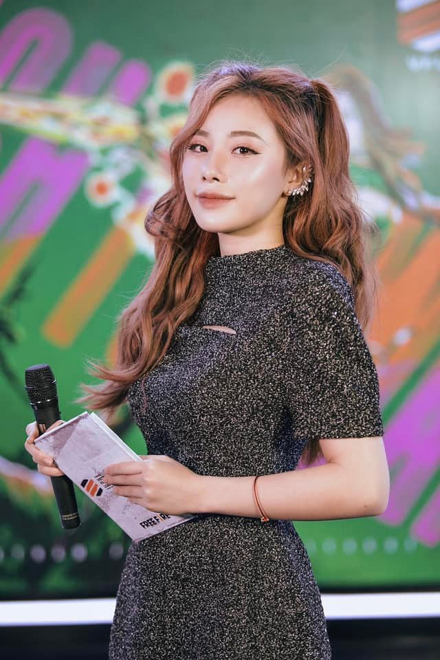 Lên đại học, MC Minh Anh đỗ Học viện Báo chí và Tuyên truyền với số điểm 22,4.