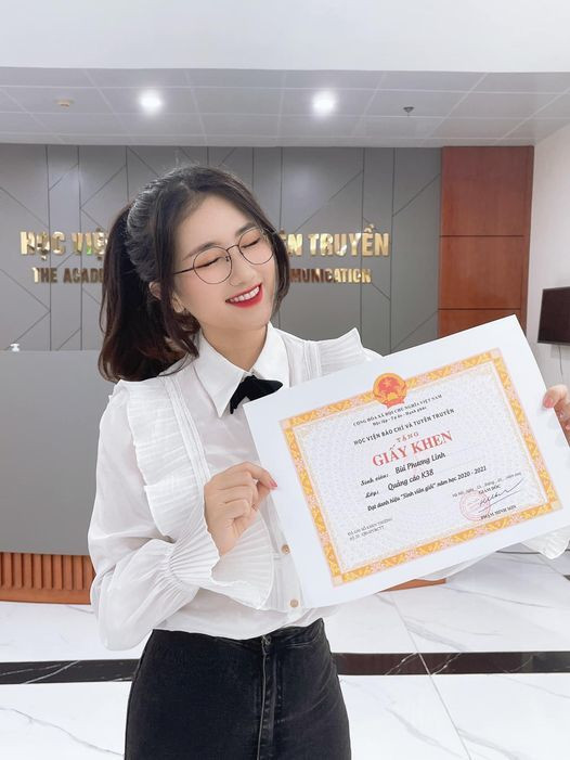 Ngoài Minh Anh, MC Linh Nắng cũng từng chia sẻ về những thành tích thời đi học mà mình đã đạt được.