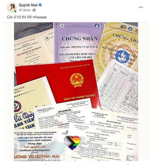 Mai Dora từng khoe thêm những thành tích thời cắp sách đến trường của mình như giấy khen, giấy chứng nhận,...