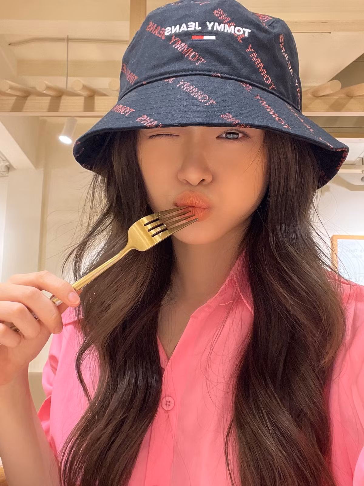 Để có được vóc dáng hoàn hảo, Linh Ka cho thấy nỗ lực rèn luyện nghiêm túc. Cô từng chia sẻ nhiều hình ảnh đi tập trên trang cá nhân.