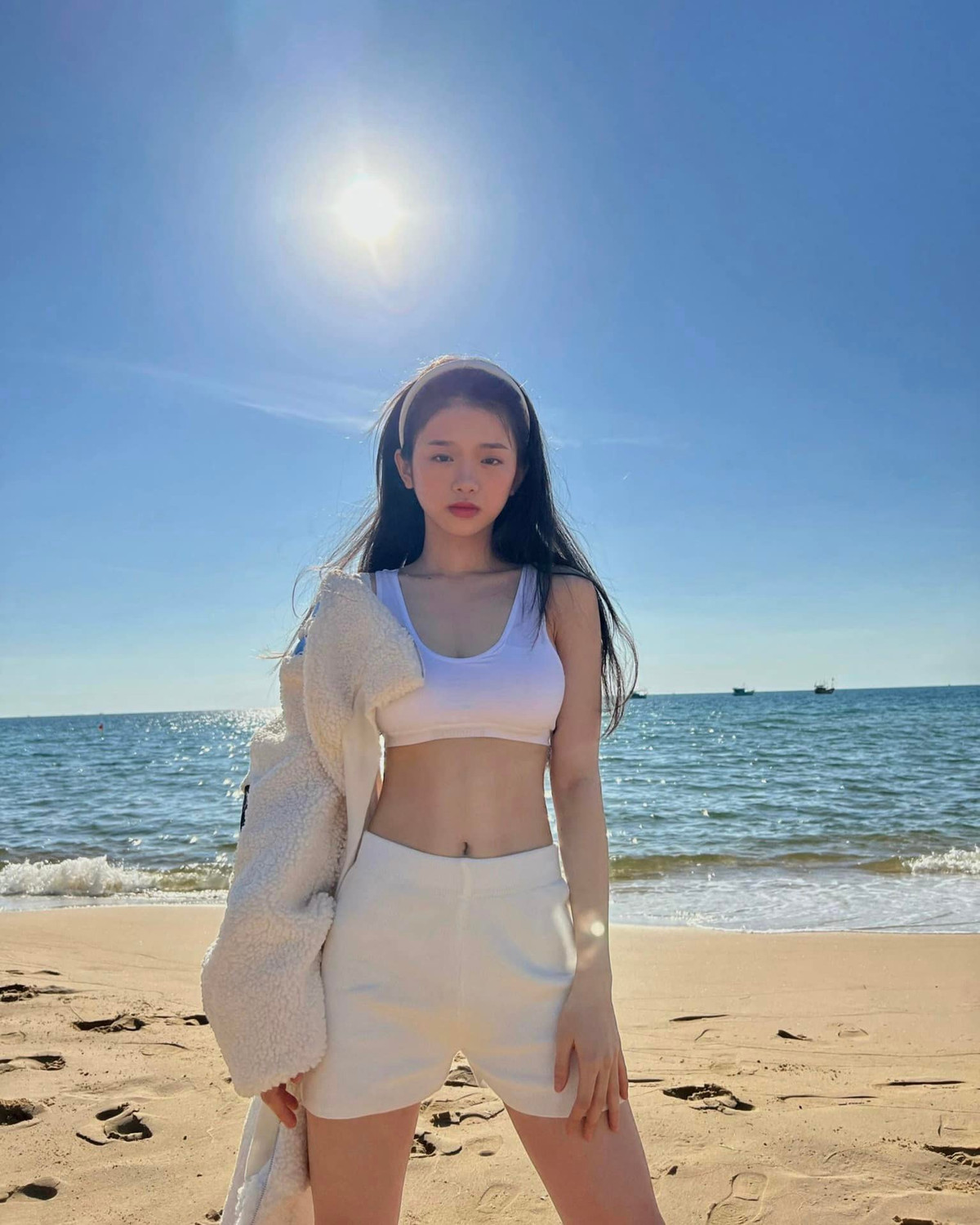 Từ năm 15 tuổi cho đến nay, hot girl gen Z tự thân kiếm tiền cho cho mình và còn gửi tiền về cho gia đình mỗi tháng.