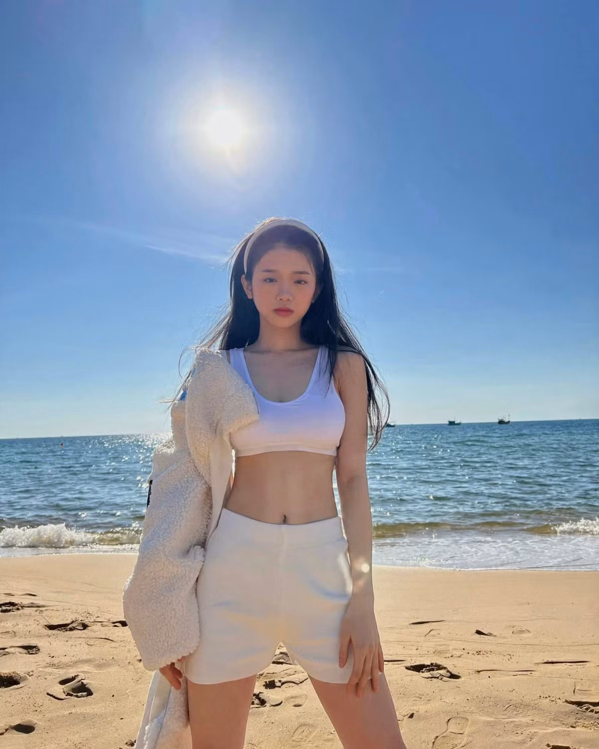 Từ năm 15 tuổi cho đến nay, hot girl gen Z tự thân kiếm tiền cho cho mình và còn gửi tiền về cho gia đình mỗi tháng.