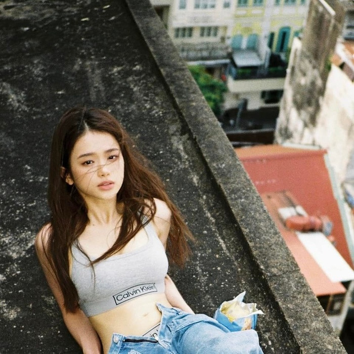 Ngoài diện mạo xinh đẹp, Linh Ka còn nổi bật với vóc dáng ấn tượng khi mới là cô bé tuổi teen.