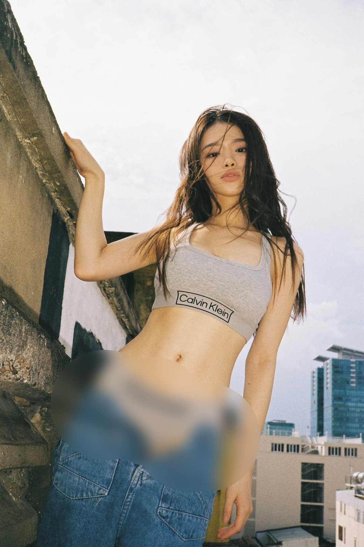 Dưới phần bình luận, đa phần ý kiến đều cho rằng vẻ đẹp hiện tại của Linh Ka đã gợi cảm và quyến rũ hơn trước kia.