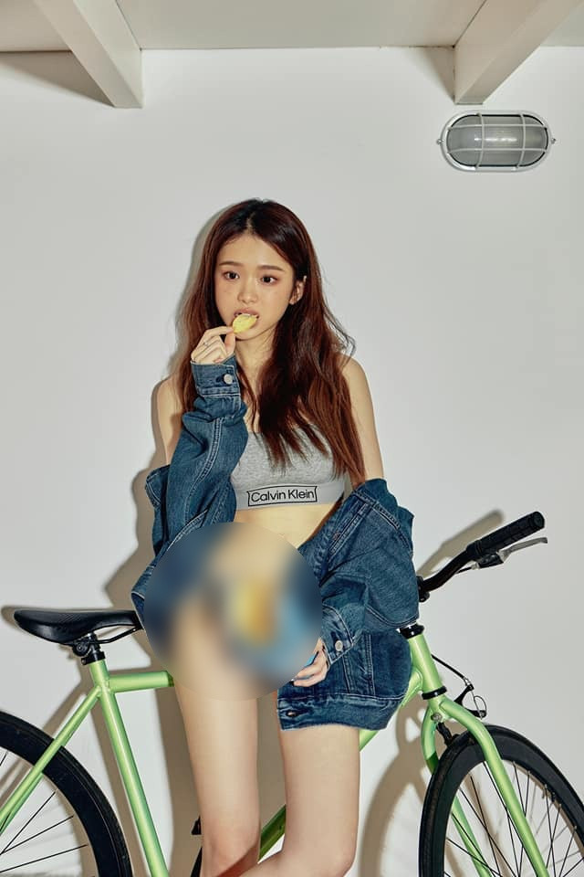 Những hình ảnh mới nhất của nàng hot girl 2k2 cho thấy vẻ ngoài trưởng thành, quyến rũ. Thậm chí nhiều người còn nhận thấy so với thời điểm mới nổi tiếng Linh Ka đang ngày một trưởng thành về mọi mặt.