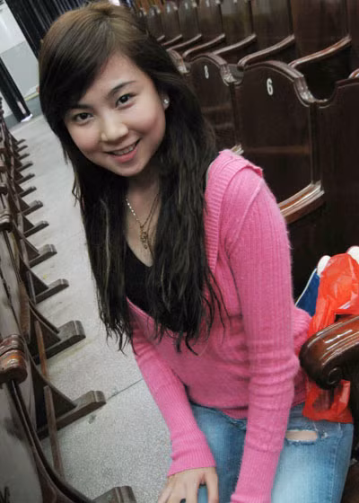 Trước đây một số hình ảnh của Mai Ngọc thời cô nàng còn "trẻ trâu" cũng được "đào" lại gây chú ý không kém.